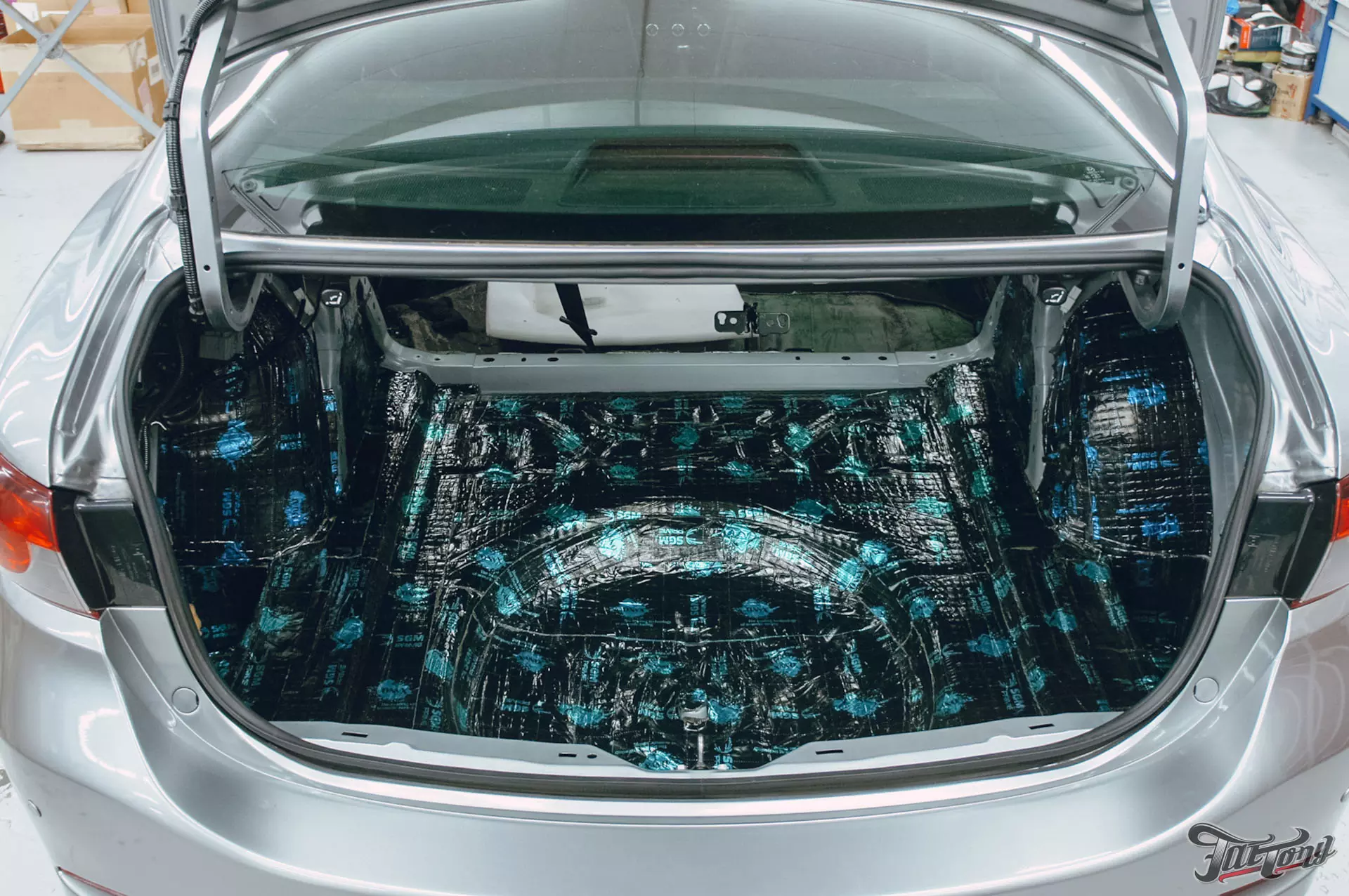 Mazda 6. Комплексная шумоизоляция. Установка парктроников и камеры заднего вида